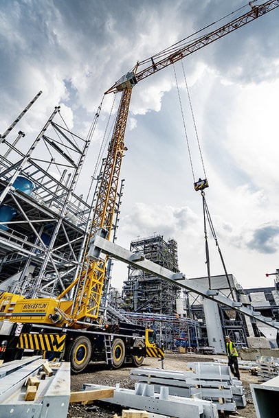 Liebherr MK 88 Plus mobile construction crane in Rotterdam: cost-effective and quiet continuous operation using site power